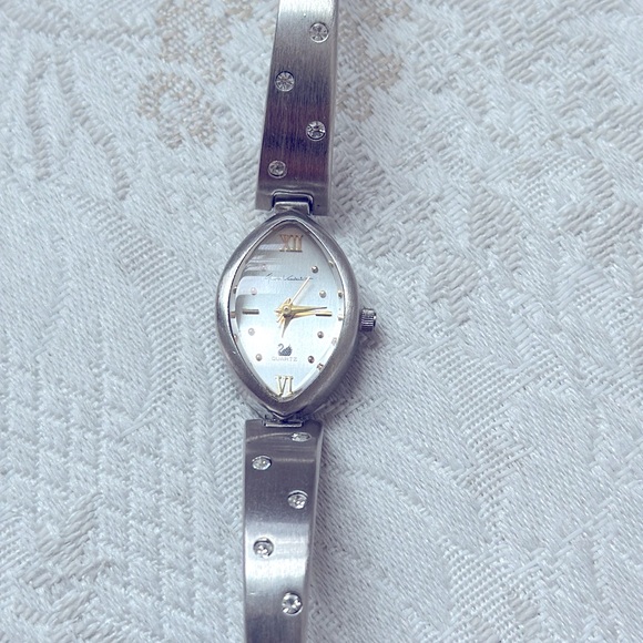 Vintage Gloria Vanderbilt Watch Women Signed Silver Tone Bracelet With Crystals - Picture 2 of 4